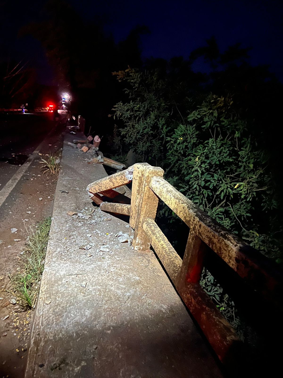 Dois desaparecem e seis ficam feridos após acidente em ponte na região sudoeste de Goiás