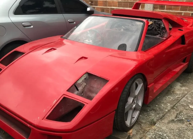 Justiça suspende processo da Ferrari contra dentista que construiu réplica no interior de SP