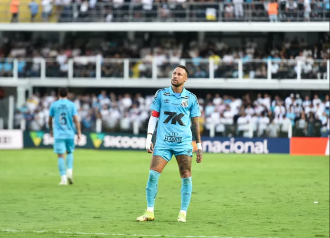 Neymar Jr avalia permanência no Santos, mas clubes europeus seguem na disputa