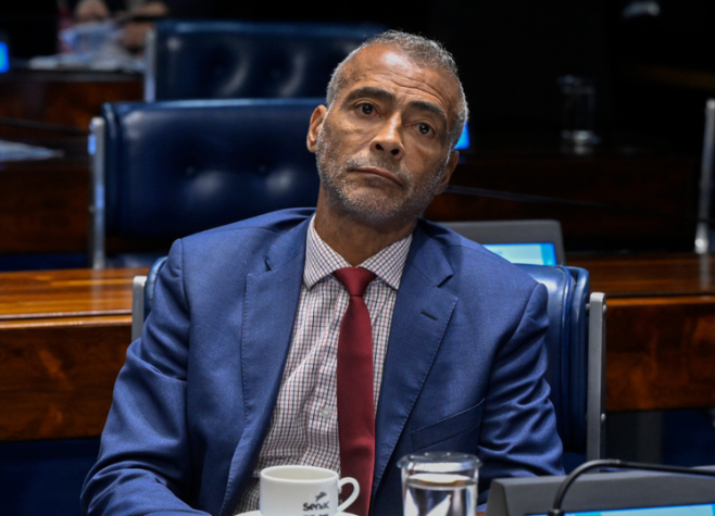 Romário devolve salário aos cofres públicos após atuar como comentarista na Copa
