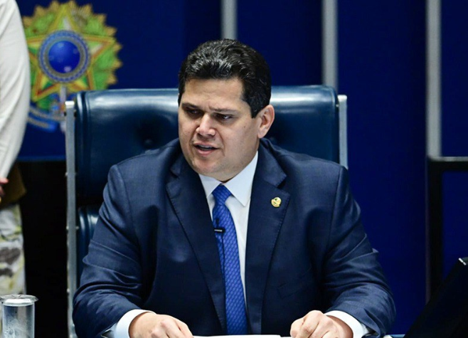 DAVI ALCOLUMBRE REASSUME PRESIDÊNCIA DO SENADO COM FOCO EM CONSENSO