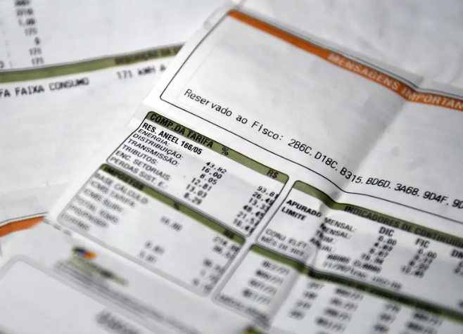 Aneel mantém bandeira para vermelha 1 na conta de luz em novembro