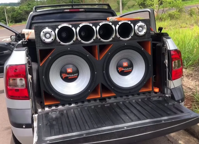 Goiás cria regras mais rígidas para uso de som automotivo e exige autorização municipal