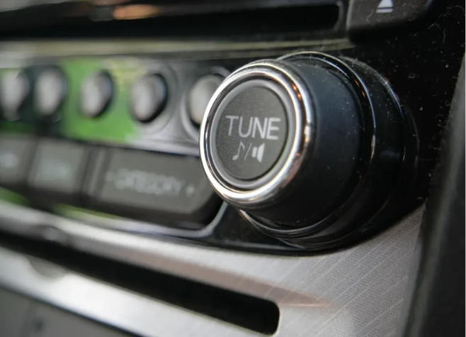 Pedido para abaixar som termina em ataque com facão e deixa três feridos em Rio Verde