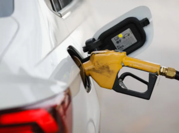 Consumidores podem ganhar opção de gasolina sem etanol; proposta avança no Congresso