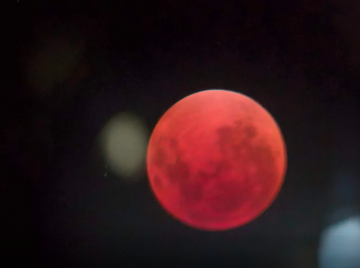 Eclipse lunar total poderá tingir Lua de vermelho
