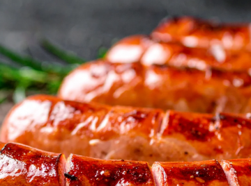 Família encontra vidro em linguiça e Justiça condena supermercado