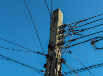 Trabalhador morre após choque elétrico em poste na BR-040