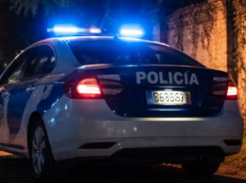 Policial é expulso após ato íntimo em viatura na rua