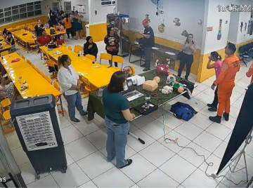 Vídeo flagra ação rápida de bombeiros que salvaram servidora engasgada em Acreúna