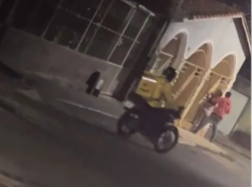 Entregador e jovem interrompem agressão e ajudam a conter homem em Aparecida de Goiânia