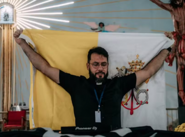Padre DJ anima romaria em Goiás e surpreende fiéis em vigília