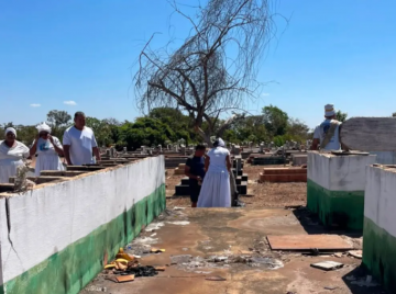 Dezenas de filhos de santo se reúnem para limpar cemitério em Luziânia