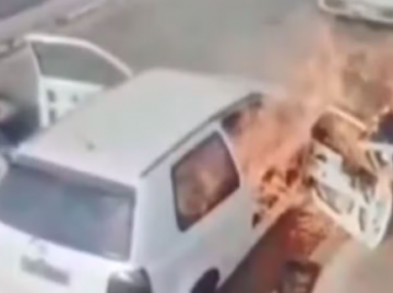 Homem sai se arrastando de carro após veículo pegar fogo em Cezarina