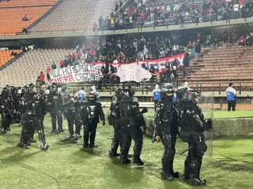 Confusão nas arquibancadas cancela jogo entre Flamengo e Independiente Medellín pela Libertadores