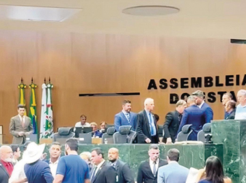 Conselho de Ética da Alego deve definir relatores de processos entre Amauri Ribeiro e Major Araújo na segunda (25)