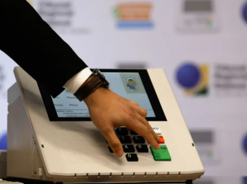 Eleições 2026 terão foto do eleitor na identificação e novo guia visual na urna eletrônica