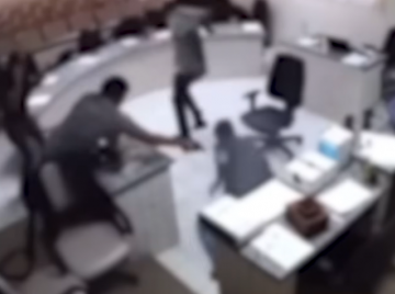 Homem que atirou em réu durante júri é absolvido por clemência em Pernambuco