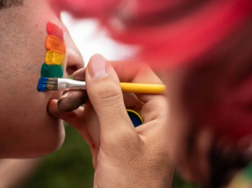 Justiça de Goiás autoriza alteração de nome e gênero para pessoa não binária em Valparaíso