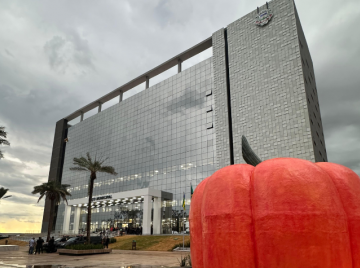 Prefeitura de Rio Verde abre inscrições de processo seletivo com 104 vagas e salários de até R$ 2,6 mil 