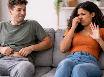 Por que o próprio pum parece menos fedido? Ciência explica o curioso fenômeno