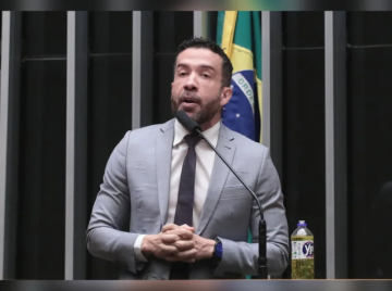 PT avalia novos nomes como André Janones como opção para disputa ao governo de Minas em 2026