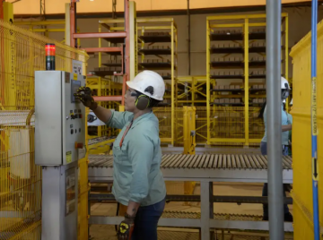 Redução da jornada para 40 horas teria impacto inferior a 1% em grandes setores, aponta Ipea