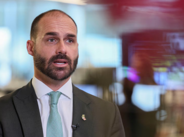 Eduardo Bolsonaro é demitido da Polícia Federal por abandono de cargo