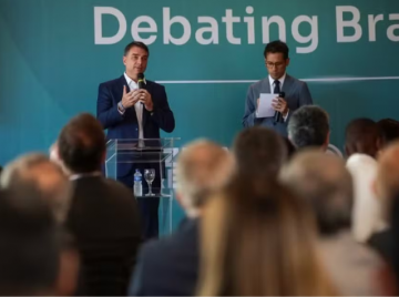 TSE relembra cassação histórica ao analisar declarações de Flávio Bolsonaro sobre urnas eletrônicas