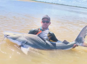 Pescador de Goiás captura piraíba gigante no Rio Araguaia 