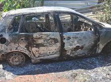 Homem é preso após tentar matar ex e incendiar carro