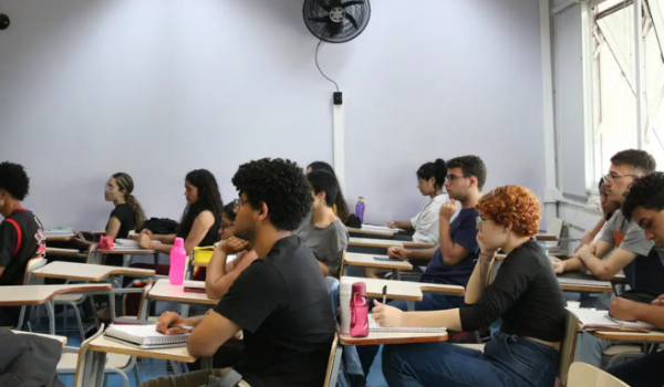 Último dia! Estudantes têm até esta sexta (02) para pedir isenção da taxa do Enem 2025