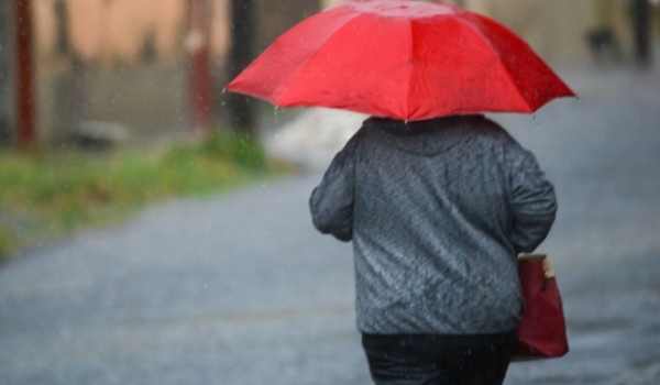 Frente fria e fenômeno La Niña trazem de volta as chuvas e colocam 185 cidades de Goiás em alerta de temporais