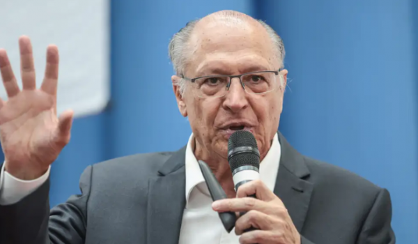 Alckmin critica falas de Milei e diz que presidente argentino fez 