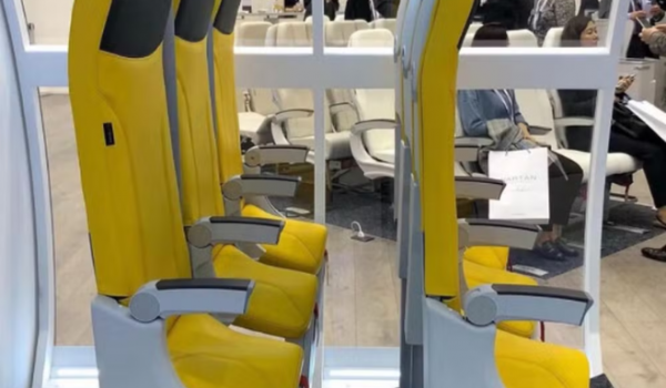 Assento em pé? Design polêmico de cadeira de avião acende debate nas redes