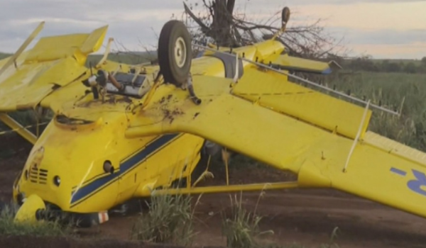 Em Quirinópolis, avião capota durante o pouso devido a fortes ventos 