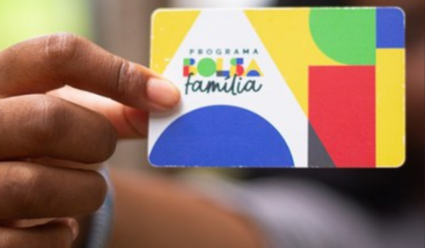 Bolsa Família: Governo reduz tempo de transição e fixa teto de renda em R$ 706