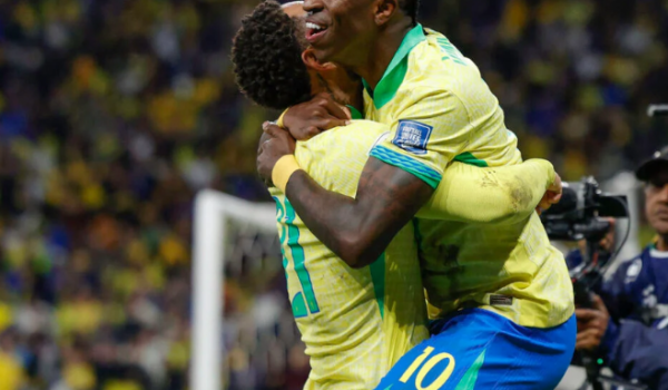 Brasil brilha sob comando de Ancelotti e garante vaga na Copa com vitória sobre o Paraguai
