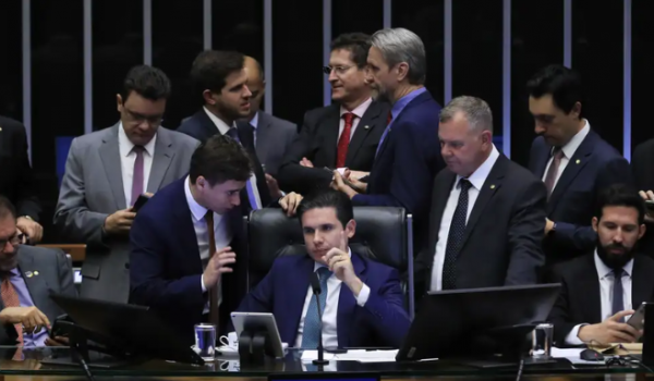 Câmara aprova PEC da Blindagem que dificulta processos criminais contra parlamentares
