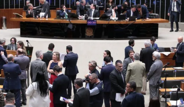 Senado aprova PEC que cria aposentadoria especial para agentes de saúde e de endemias
