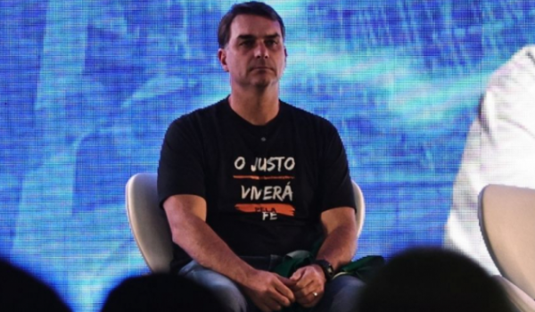 Flávio Bolsonaro propõe pagamento por hora trabalhada como alternativa ao fim da escala 6×1