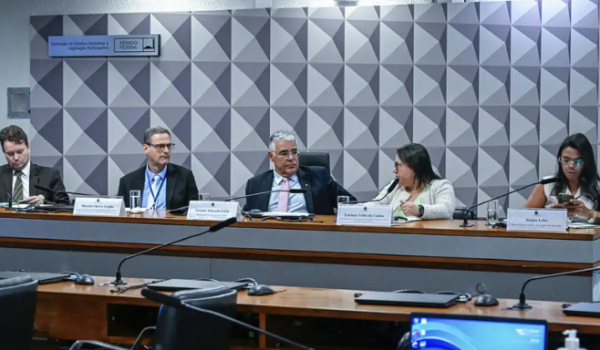 Defensores públicos alertam para impacto das bets e defendem restrição à publicidade no Brasil