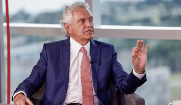 Caiado endurece discurso contra Flávio Bolsonaro e amplia embate na disputa presidencial