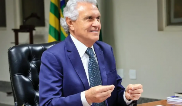 Caiado comemora alta nas redes após endurecer discurso contra Flávio Bolsonaro