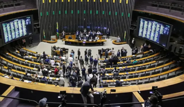 Câmara aprova projeto que torna inafiançáveis crimes sexuais contra crianças e adolescentes