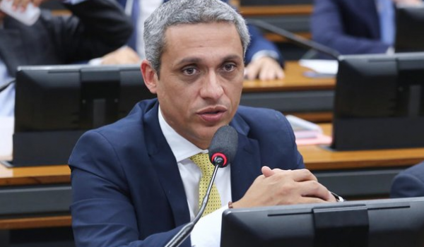 AUMENTA PARA R$ 100 MIL A MULTA EM CASO DE ASSÉDIO ELEITORAL DE GUSTAVO GAYER