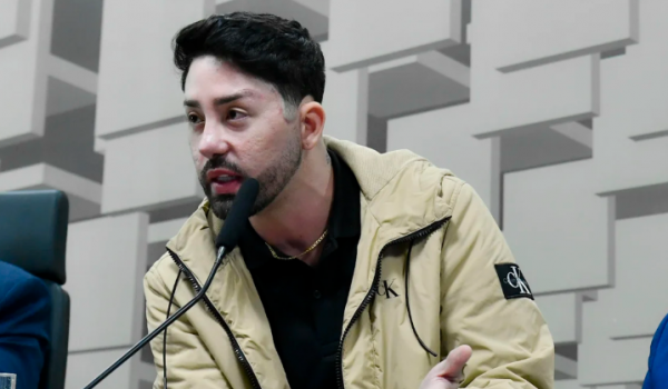 Rico Melquíades demonstra jogo e evita responder sobre valores na CPI das Bets 