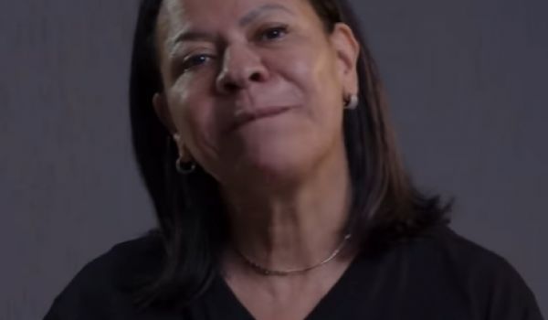 Mãe de Marília Mendonça coloca carro e violão da filha em rifa por R$ 2 para ajudar projetos sociais 