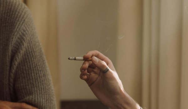 Estudo mostra que cigarro gera R$ 153 bilhões em gastos anuais com saúde no Brasil  