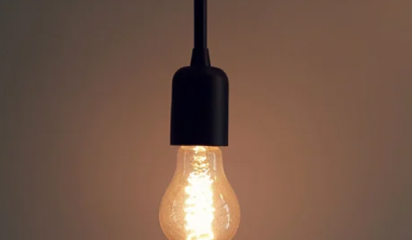 Nova Tarifa Social de Energia garante luz gratuita para famílias de baixa renda até 80 kWh/mês 